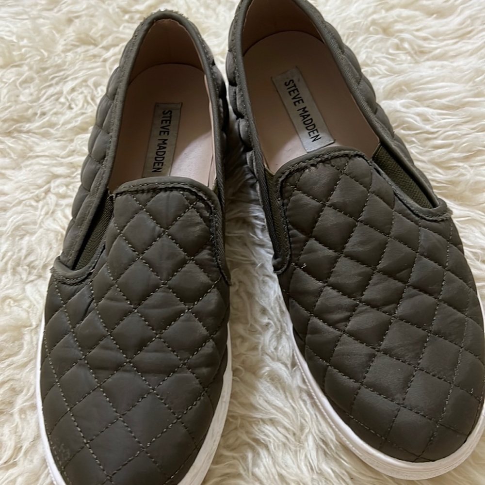 Steve Madden Slip-On Quilted Sneakers Olive Green Womens Size 8.5